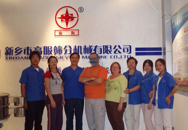 法國客戶到高服篩機(jī)參觀考察采購設(shè)備